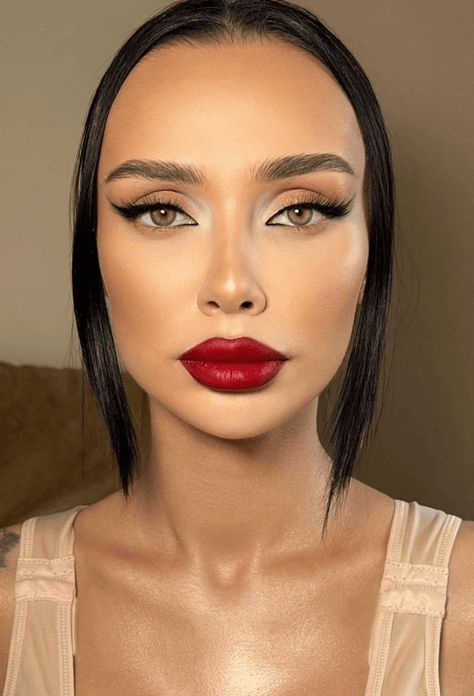 Red lips are the quintessential mark of classic beauty, aren’t they? The kind of feature that can pull an entire look together with just a swipe of bold color. But when you pair that with natural makeup, you get a combo that’s both striking and understated, letting your lips do all the talking. #naturalmakeup #redlips