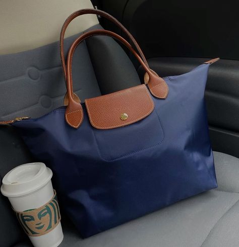 Basic Bags, Long Champ, Everyday Bag Essentials, Uni Bag, Navy Blue Bag, Dream Bag, Basic Girl, Longchamp Bag, Longchamp Bags