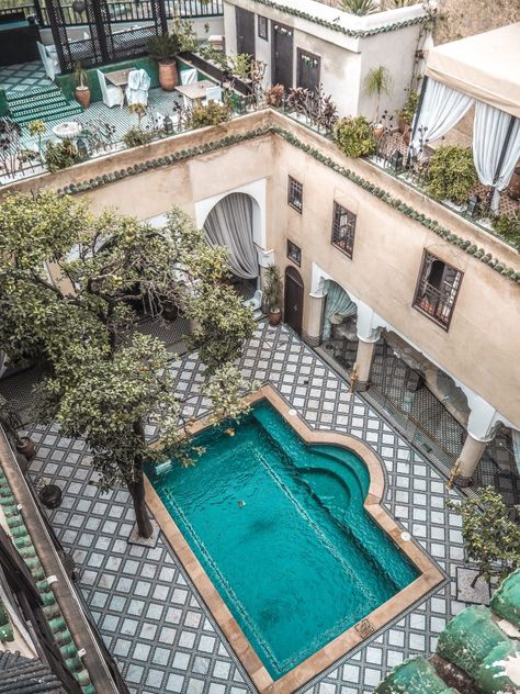 Morocco House, Spray Plaster, Morocco Fez, Moroccan Villa, Eastern Architecture, Moroccan Houses, Moroccan Riad, Moroccan Architecture, Piscina Interior