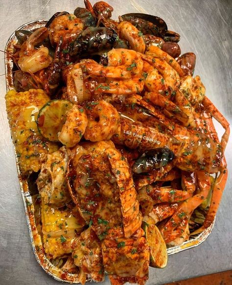 Seafood Boil With Mussels, Chicken Wing Seafood Boil, Lobster Seafood Boil, Crab Dinner Recipes, Crab Legs Boil, Crab Dinner, Seafood Boil Recipes, Blue Crabs, Best Fast Food