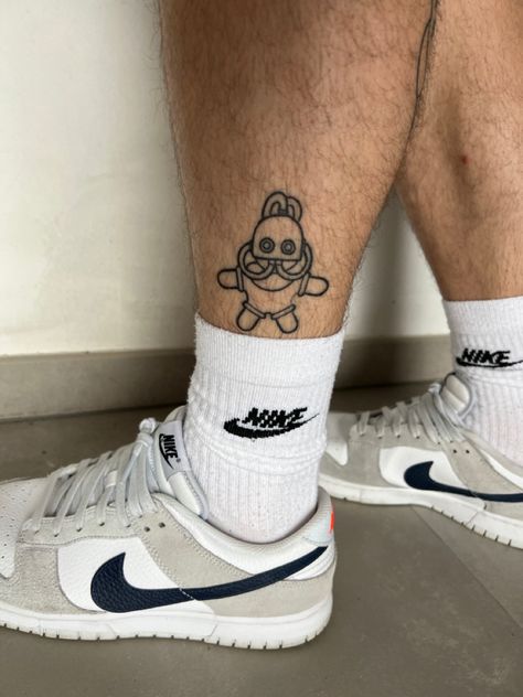 Mac Miller Scuba Diver Tattoo, Mac Miller Diver Tattoo, Come Back To Earth Tattoo Mac Miller, Mac Miller Swimming Tattoo, Mac Miller Tattoos Ideas, Scuba Diver Tattoo, Mac Miller Tattoos, Diver Tattoo, Robot Tattoo