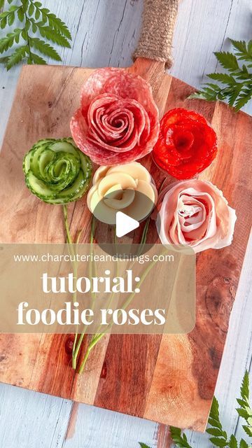 Flowers On Charcuterie Board, Veggie Charcuterie Boards, What To Put In A Charcuterie Cup, Charcuterie Decor Ideas, Rose Meat Charcuterie, Charcuterie Board Set Up Ideas, Bridle Shower Food, Flower Meat And Cheese Tray, Charcuterie Roses How To