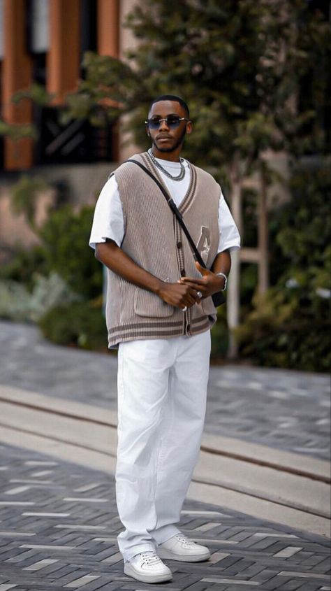 Men Brown Outfit, Men White Outfit, Black And White Outfit For Men, Brown And White Outfit, Outfit Inspo For Men, 2000s Fashion Men, Men Fashion Aesthetic, White Outfit For Men, White Tee Men