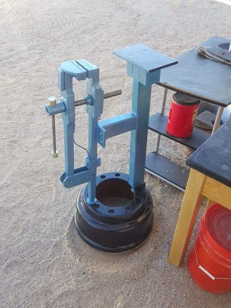 Vise Stand, Diy Tools Homemade, Machining Metal Projects, Metal Fabrication Tools, Metal Bending Tools, Fabrication Tools, Tool Storage Diy, Metal Bending, Diy Welding