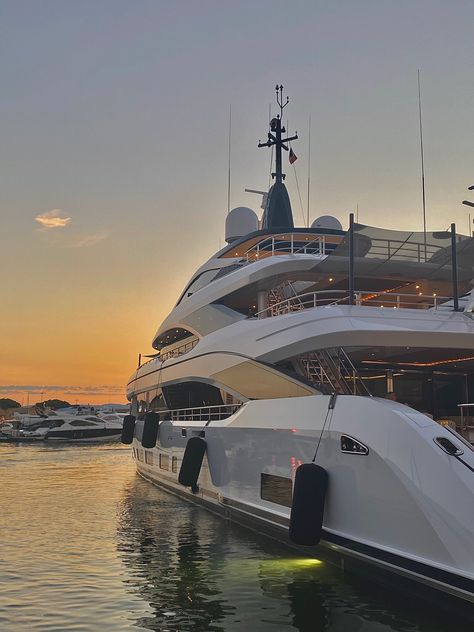 Personal Yacht, Trillionaire Lifestyle, Boat Vibes, Christian Soldiers, Yacht World, Dream Vacations Destinations, Super Rich Kids, Charter Boat, Boats Luxury