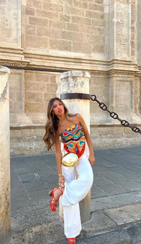 Italy Ootd Summer, Brunch Looks Summer, Colombia Summer Outfits, Greece Vacay Outfits, Europe Summer Fashion Street Styles, Classy Warm Weather Outfits, Mis Sized Outfits Summer, Venezuelan Outfit, Elegant Summer Outfits Classy Chic 2024