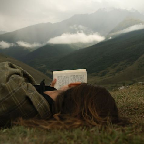 Reading In Nature, Mood Reader, Fall Traditions, Mountain Photoshoot, Green Academia, Mountain Aesthetic, Reading Spot, Trendy Products, Happy Books