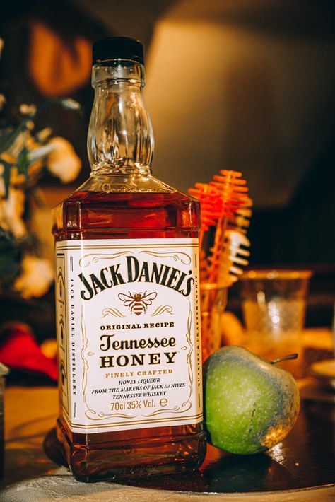 Jack Denial, Honey Jack Daniels, Jack Daniels Wallpaper, Jack Daniels Honey, Jack Daniels Bottle, Jack Daniel's Tennessee Whiskey, Whisky Drinks, Whiskey Drinks, Tennessee Whiskey