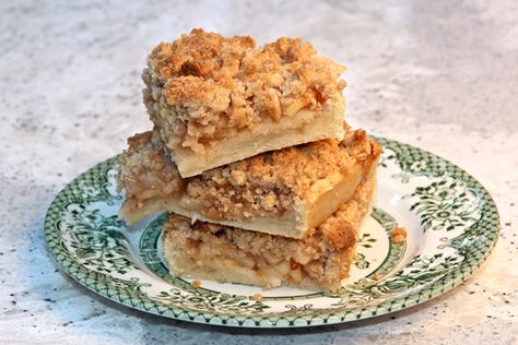 Apple Crumb Slab Pie with Pat-In Crust Recipe | Bakepedia Quick Puddings, Shortbread Squares, Holiday Party Desserts, Oat Crumble Topping, Apple Slab Pie, Apple Crumb, Slab Pie, Oat Crumble, Bar Cookies