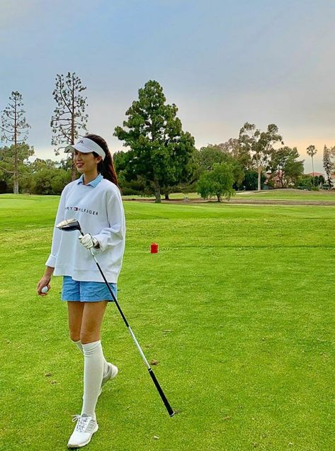 Korean Golf Outfit, Golf Aesthetics, Golf Fits, Girl Golf Outfit, Outfit Golf, High Knee Socks Outfit, Cute Golf Outfit, Golf Attire Women, Ootd Women