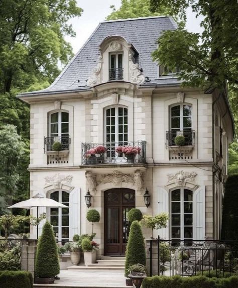 Alla inlägg • Instagram French Country Exterior, French Style Homes, Backyard Flowers, Lots Of Windows, Casas The Sims 4, Casa Vintage, French Architecture, French Cafe, Cottage Plan