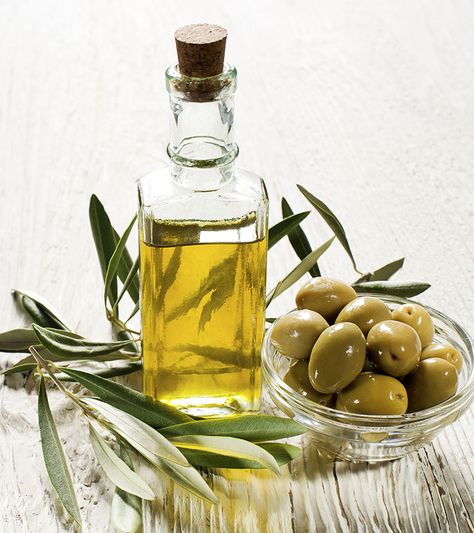 Olive Oil Benefits, Top 10 Home Remedies, Olive Oil Bottle, Organic Extra Virgin Olive Oil, Beautiful Eyelashes, Oil Treatments, Oil Benefits, High Cholesterol, Virgin Olive Oil