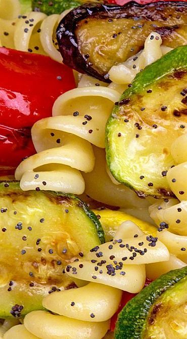 Roasted Veggie Pasta, Salad Caprese, Vegetable Pasta Salads, Veggie Pasta Salad, Mini Hamburgers, Grilled Roast, Best Pasta Salad, Veggie Pasta, Vegetable Pasta