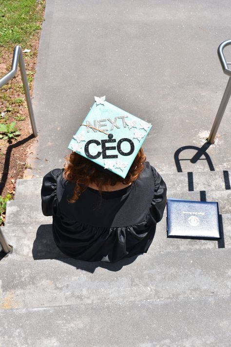 Graduation 2017 decorated cap for business management majors Quotes For Graduation Caps, Graduation Cap Designs College, Mba Graduation, College Grad Cap Ideas, Business Major, Business Management Degree, High School Graduation Cap, College Graduation Cap Decoration, College Graduation Pictures