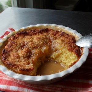 Pouding Chomeur Maple Desserts, Cornbread Cake, Food Wishes, Canadian Food, Pudding Cake, Pudding Recipes, Perfect Desserts, Easy Cake, Pie Dish