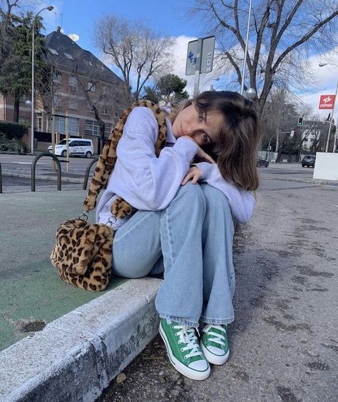 Green Converse Outfit Aesthetic, Color Converse Outfit, Colored Converse Outfit, Outfits With Green Converse, Colorful Converse Outfit, Green Converse Outfits, Green Converse Aesthetic, Converse Verdes, Converse Aesthetic Outfit