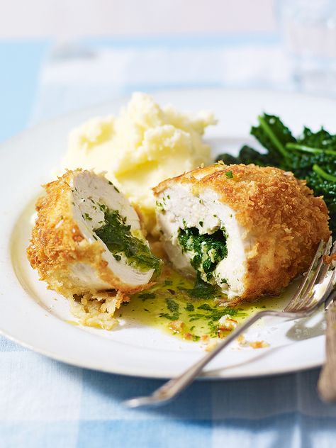 How to make a chicken kiev - delicious. magazine Chicken Kiev Recipe, Russia Food, Chicken Shawarma Recipe, Chicken Kiev, Shawarma Recipe, Breaded Chicken Breast, Cook Chicken, Duck Recipes, Global Recipes