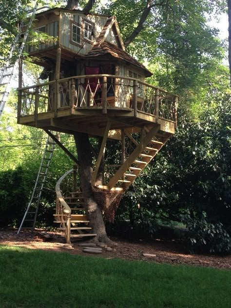 Beautiful Tree Houses, Tree House Plans, Tree House Diy, Cool Tree Houses, Tree House Designs, Dream Life House, Fantasy House, Dream House Rooms, Tree Houses