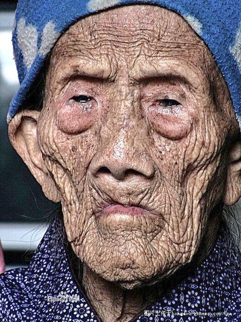 Li Ching-Yuen : The Oldest Man in History died in 1933 over 256 Years Old Chinese Woman, Old Faces, Old Person, Chengdu, Many Faces, Old People, People Of The World, Interesting Faces, 인물 사진