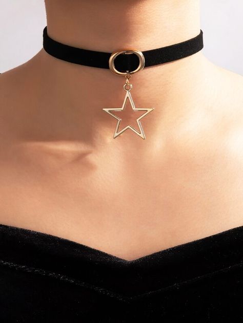 Star Charm Choker | SHEIN USA 90s Stuff, Star Choker, Jewelry Wishlist, Inspo Fits, Charm Choker Necklace, Golden Star, Drawing Clothes, Shein Style, Star Charms