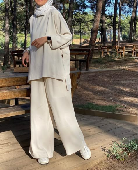 Halal Hijabi Outfits, Modest Islamic Fashion, Hijabi Modern Outfits, Hills Outfit Ideas, Nice Modest Outfits, Stylish Outfits For Birthday, Middle East Outfit Woman, Halal Outfits Summer, Hijabi Teacher Outfits