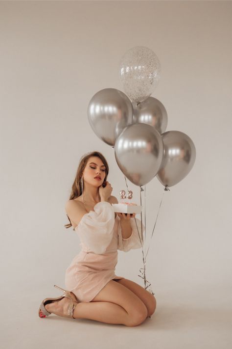 #BirthdayPhotoshoot
#BirthdayShoot
#BirthdayPhotos
#BirthdayVibes
#BirthdayInspo Birthday Dp, Autumn Photography Portrait, Happy Birthday Clip, Indoor Birthday, 17th Birthday Ideas, Studio Photoshoot Ideas, Timelapse Video, Cute Birthday Pictures, 21st Birthday Photoshoot