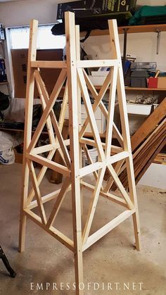 Add decorative details with 1x2 lumber. #obelisk #gardendecor #wood #tutorial #woodproject #empressofdirt #diy #weekendgardenproject #trellis #garden #creativegardening #gardening #gardenideas #gardenblog #gardencharmers #verticalgardening Diy Garden Gate, Obelisk Trellis, Wood Trellis, Diy Garden Trellis, Garden Obelisk, New Home Decor, Backyard Pergola, Wood Shop Projects, Classic Garden