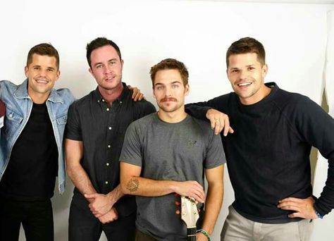 Ryan Kelley, Dylan Sprayberry and the Carver Twins Carver Twins, Ryan Kelley, Dylan Sprayberry, Teen Wolf Cast, Teen Wolf, Twins, It Cast, Couple Photos