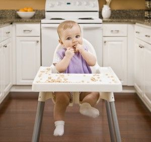 Tired of Cheerios? Over 40 Finger Foods Your Baby Will Love.  (This may be for babies, but it still has good snack ideas even for older children.) Baby Eating Food, Baby & Toddler Food, Baby Finger Foods, Baby Eating, Eating Food, Paper Creations, Mia 3, Beautiful Paper, Baby Time