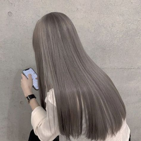 Grey Hair Korean, Ash Grey Hair, Mushroom Hair, Beige Hair, Korean Hair Color, Ash Hair, Ash Hair Color, Hair Color Streaks, Pretty Hair Color