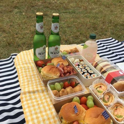 Picnic Date Food, Picnic Inspiration, Picnic Date, Picnic Food, Picnic Foods, A Picnic, Pretty Food, Food Cravings, Cute Food