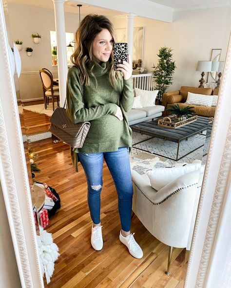 Casual Maternity Outfits Jeans, Maternity Jeans Outfit Winter, Maternity Outfits Jeans, Sweater Outfits Pregnant, Oversized Sweater Maternity Outfit, Maternity Jeans Outfit, Maternity Sweater With Jeans Boots, Sweater Over Dress Outfit Pregnant, Preg Outfits