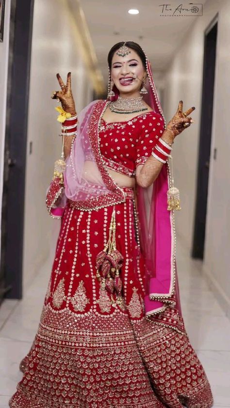 Dhulan Pose, Sadi Pose Indian Fashion, New Dulhan Pose, Wedding Dulhan Pose, Wedding Dulhan, Wedding Outfits Indian, Pose Wedding, Indian Bride Poses, Indian Bride Photography Poses