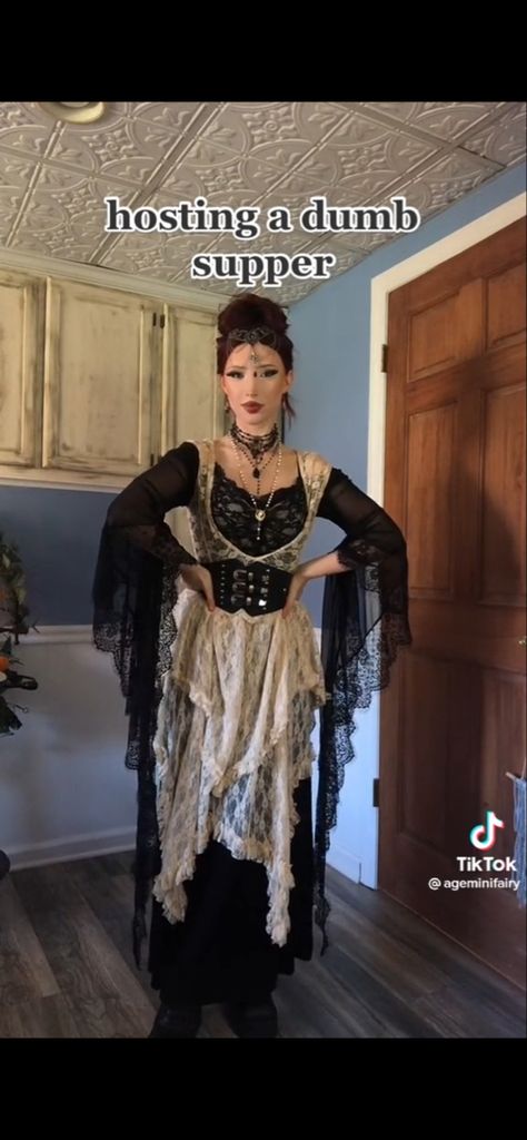 Ren Fare Diy, Alternative Fairy Outfits, Ren Faire Outfits Dark Fairy, Enby Halloween Costumes, Pirate Renn Faire, Pirate Witch Costume, Ren Fairy Costume, Witchy Ren Faire Costume, Ren Faire Witch Costume