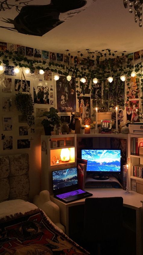 Plant In Room Bedrooms, Bedroom Inspirations Anime, Gloomcore Bedroom, Grunge Bed Ideas, Alternative Lighting Bedroom, Black And Green Room Ideas, Fairy Grunge Bedroom Aesthetic, Room Ideas For Men Bedroom Vintage, Fairygrunge Bedroom