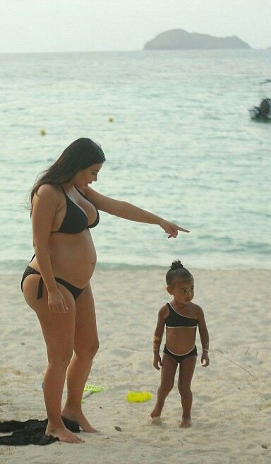 Matching Bikinis, Mommy Daughter Pictures, Kim And North, Jenner Family, Jenner Sisters, Kardashian Family, Kim K, Kardashian Style, Drop Dead