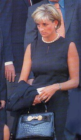 Diana Versace, Milan Cathedral, Princess Diana Fashion, Princess Diana Family, Princess Diana Pictures, Princes Diana, Diana Fashion, Charles And Diana, Estilo Real