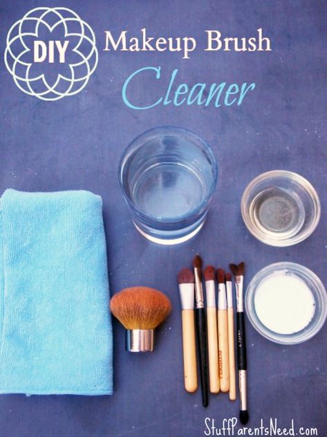 Inexpensive, highly effective way to clean your brushes (and lengthen the amount of time they keep working for you) using products you already have at home. Makeup brush care doesn't require buying expensive cleaners! Diy Brush Cleaner, Diy Makeup Brush Cleaner, Diy Makeup Organizer, Easy Diy Makeup, Clean Makeup Brushes, Makeup Brush Cleaning Mat, Diy Makeup Brush, Diy Makeup Bag, Cheap Makeup Brushes