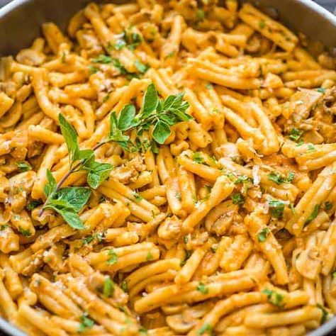 Autumnal Food, Mushroom Pumpkin, Pumpkin Pasta Recipe, Pumpkin Mushroom, Pumpkin Recipes Easy, Pumpkin Pasta, Filling Dinner, Salmon Pasta, Fall Cooking