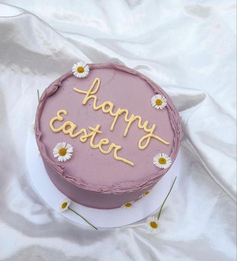 Easter Lunch Box Cake, Easter Bento Cake Ideas, Easter Cake Simple, Easter Heart Cake, Cute Easter Cake Ideas, Easter Cakes Simple, Simple Easter Cake Decorating, Easter Cake Aesthetic, Easter Themed Cakes Simple