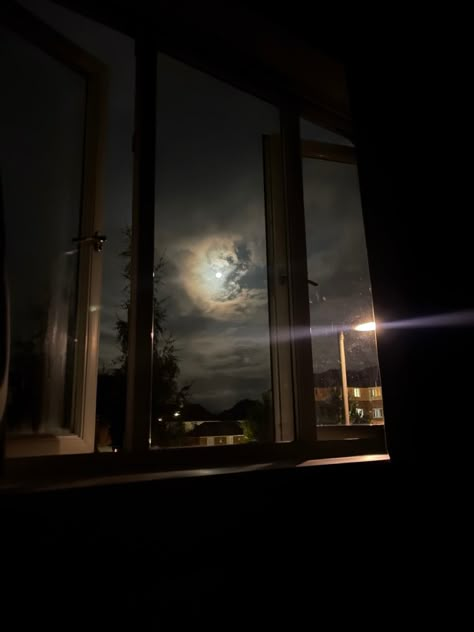 Moon Night Aesthetic, Night Aesthetic Dark, Night Core, Night Pic, Rainy Day Aesthetic, The Moon Is Beautiful, Night Scenery, Dark Pictures, Rainy Night