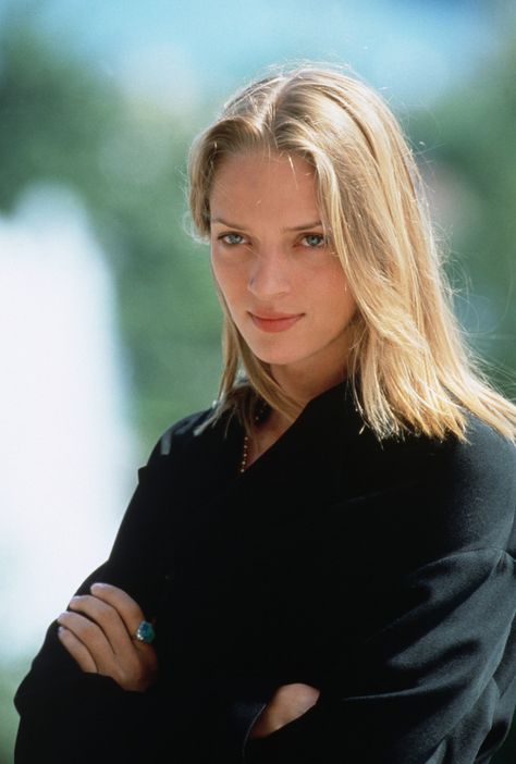 Uma Thurman in 15 vintage photos | Vogue France Uma Thurman Aesthetic, Uma Thurman Hair, Uma Thurman 90s, Blond Actress, Iconic Actresses, American Beauty Movie, 90s Beauty, Nostalgic Photos, 53rd Birthday