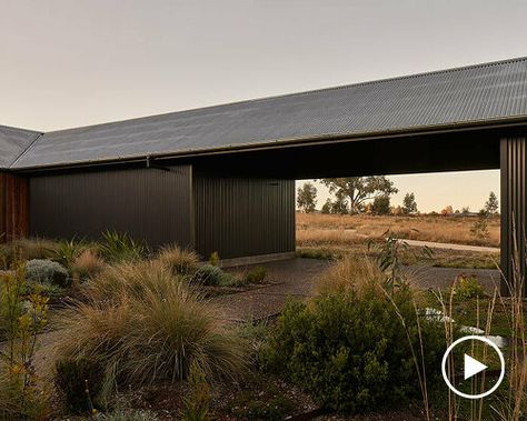 cliff house by modscape suspended above the australian ocean Corrugated Metal Roof, Large Sheds, Country House Design, Rural House, Metal Siding, Eco Friendly Home, Beach Retreat, Energy Efficient Design, Corrugated Metal