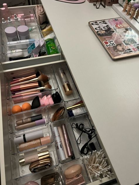 Organized my vanity 🤍 Vanity Desk Drawer Organization, Ikea Makeup Organizer, Makeup In Drawer Organization, Organisation Ideas Makeup, Organized Vanity Drawers, Vanity Organization Drawer, Make Up Drawers Organization, Vanity Drawer Organization, Organizing Vanity