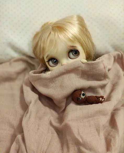 Blonde Blythe Doll Green Eyes, Blythe Dolls Cute, Profil Pictures, Creepy Cute Aesthetic, Blonde Hair Green Eyes, Dirty Blonde Hair, Blonde Hair Blue Eyes, Living Dolls, Dirty Blonde