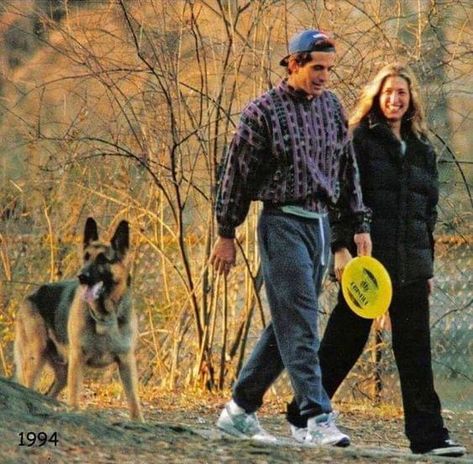 Carolyn Bessette, Jfk Jr, The Love Club, Mens Outfit Inspiration, Jane Birkin, Central Park, Style Icon, Style Icons, The Man