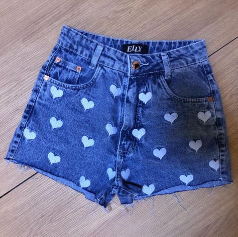 Jeans Repair, Half Pant, Short Infantil, Trendy Pants, Diy Shorts, Bermuda Jeans, Painted Denim, Short Jeans, Going Out Outfits