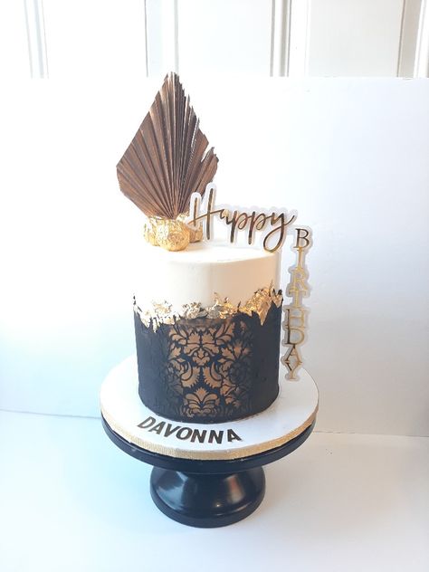 Black Buttercream design with stencil , gold luster dust and gold leaf. Black Stencil Cake, White Stencil Cake, Cupcakes Aesthetic, Black Buttercream, Black Stencil, Buttercream Designs, Stencil Cake, Gold Luster Dust, Black And Gold Design