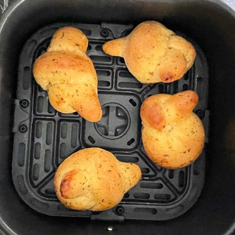 Frozen Garlic Knots In Air Fryer - Culinary Shades Frozen Garlic, Garlic Rolls, Garlic Knots, Texas Toast, Tongs Kitchen, Air Fryer Recipes Easy, Air Frying, Fresh Bread, Marinara Sauce