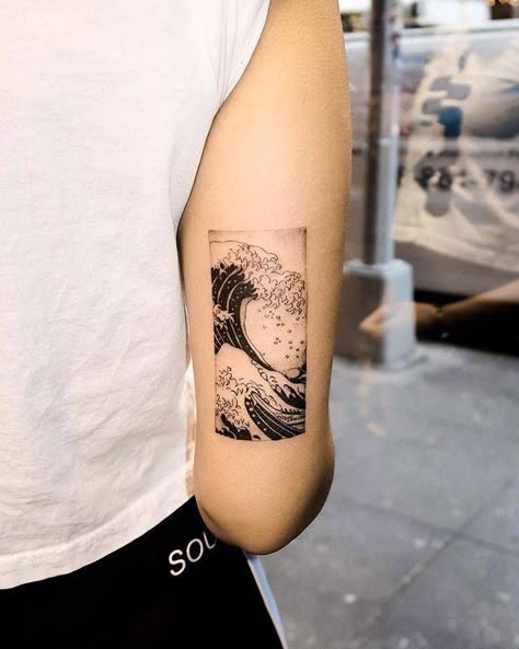 Wave Off Kanagawa Tattoo, Kanagawa Tattoo, Japanese Wave Tattoos, Wave Tattoo Design, Explore Tattoo, The Great Wave, Great Wave Off Kanagawa, Waves Tattoo, Japanese Tattoo Art